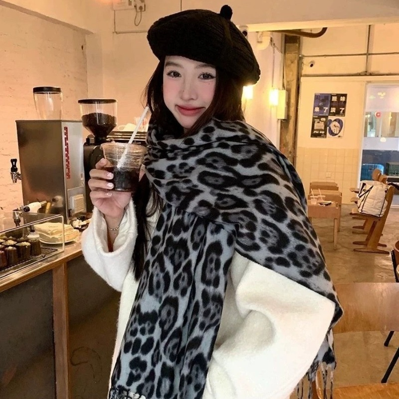 2025年ニューレトロシルクレオパード柄スカーフ軽量ソフト暖 - Vintage Fashion Wear のレビューと価格